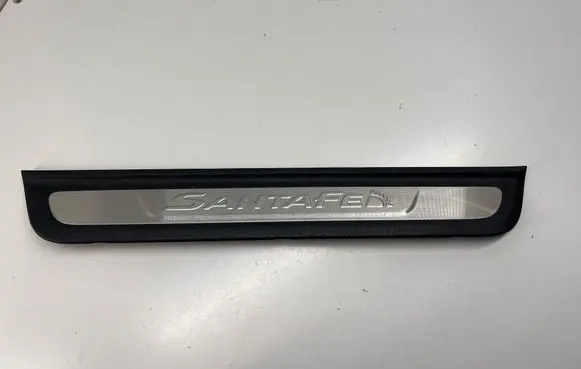 Hyundai Santa Fe Front sill trim cover 85883S1500