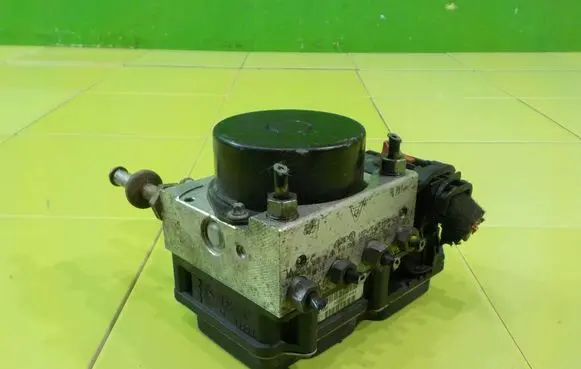 Skoda Fabia Mk2 (5J) ABS Pump 0265800870 ZP61