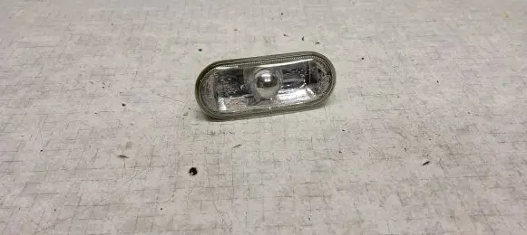 Volkswagen Transporter - Caravelle T5 Front fender indicator light 185235B 18A237 E130793