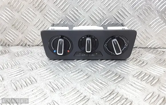 Audi A1 Climate control unit 8X0820045A