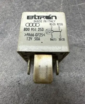 Volkswagen Golf IV Coolant fan relay 8D0951253 12V50A