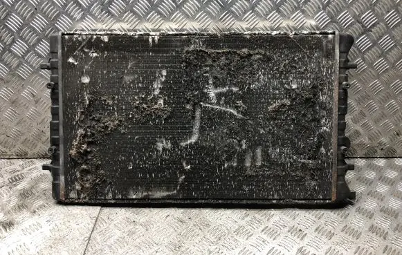 Volkswagen Golf IV Coolant radiator