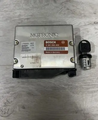 BMW 5 E34 Engine control unit/module 1748401 1748298 0261200402