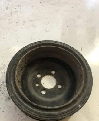 Volkswagen PASSAT B6 Crankshaft pulley 03G105243