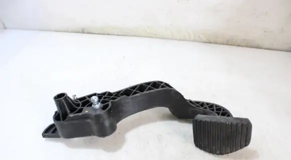 Peugeot 2008 I Clutch pedal 