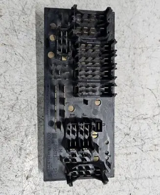 Volkswagen Golf II Fuse module 443941822A