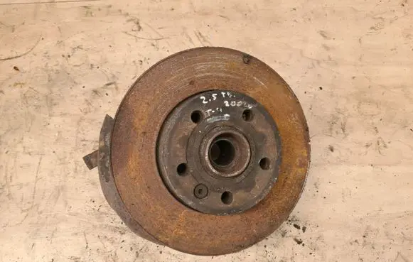 Volkswagen Transporter - Caravelle T4 Front wheel hub 701615124DX 7D0501647A