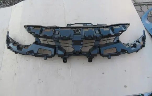 Front bumper mounting bracket