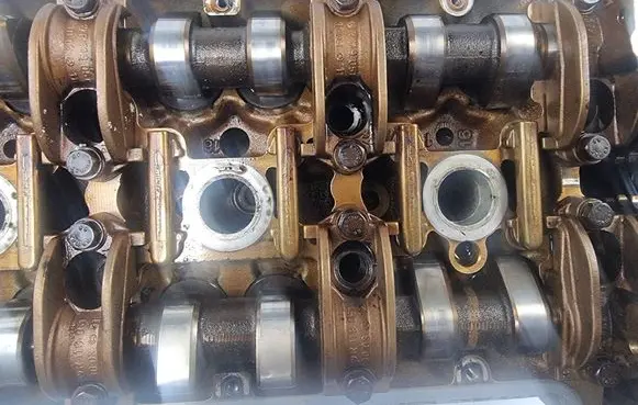 Mercedes-Benz SL R129 Engine head