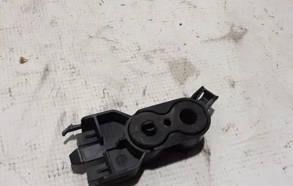 Ford Fiesta Intercooler pipe mounting bracket GN116K784AB