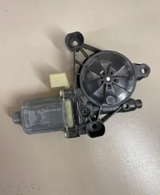 Audi A5 Front door window regulator motor 8W0959802