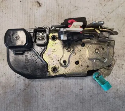 Chrysler Sebring (ST-22 - JR) Front door lock