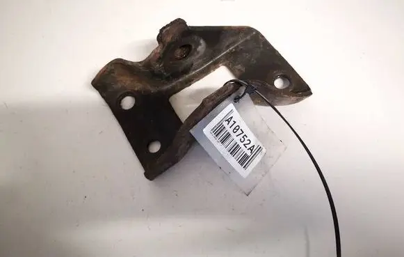 Engine mounting bracket