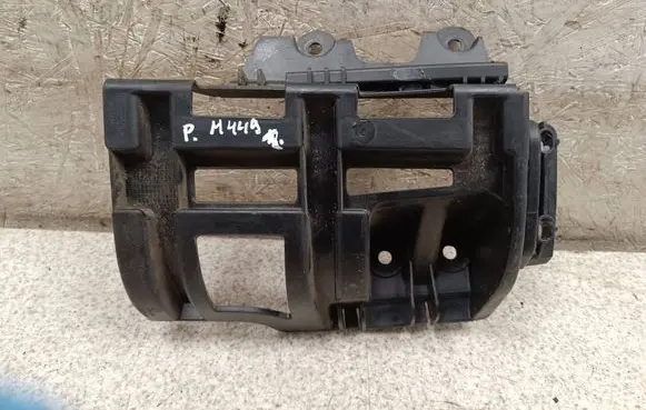 Peugeot 5008 Rear bumper mounting bracket 2005726 9686252880