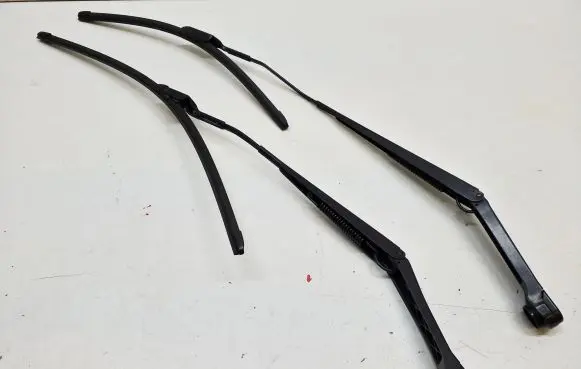 Jaguar E-Pace Front wiper blade arm