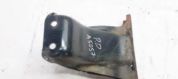 KIA Carens I Front bumper mounting bracket