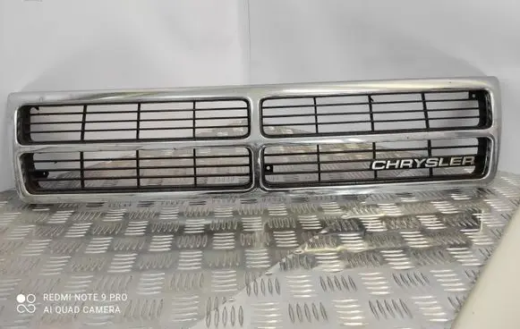 Chrysler Voyager Front bumper upper radiator grill