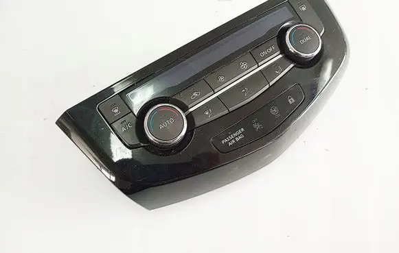 Nissan Qashqai Climate control unit