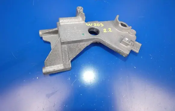 Mercedes-Benz C W205 Air filter cleaner box bracket assembly A6510941627