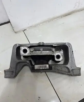 Mercedes-Benz A W176 Engine mount bracket A2462402517