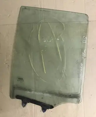Nissan Navara D40 Rear door window glass 43R004654