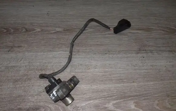 Volvo V70 Crankshaft position sensor 0296000650 1275599 1275789