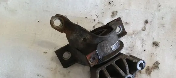 Ford Galaxy Engine mount vacuum valve 