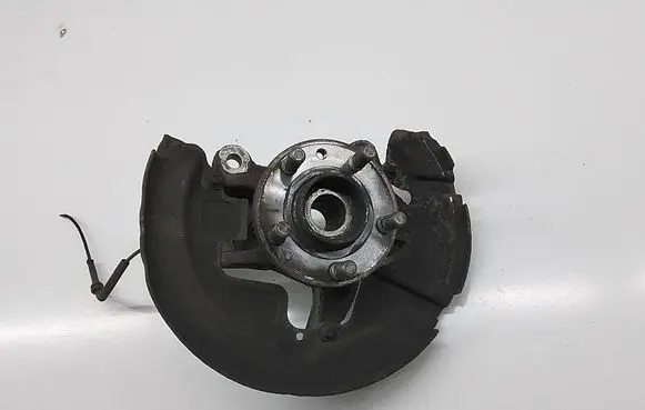 Volvo V70 Front wheel hub 6G912C447
