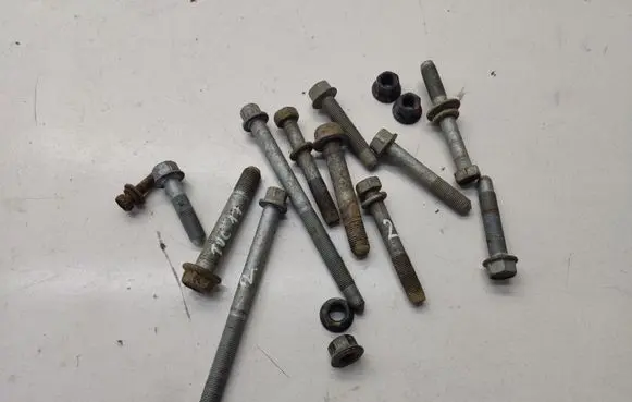 Hyundai Tucson TL Nuts/bolts 