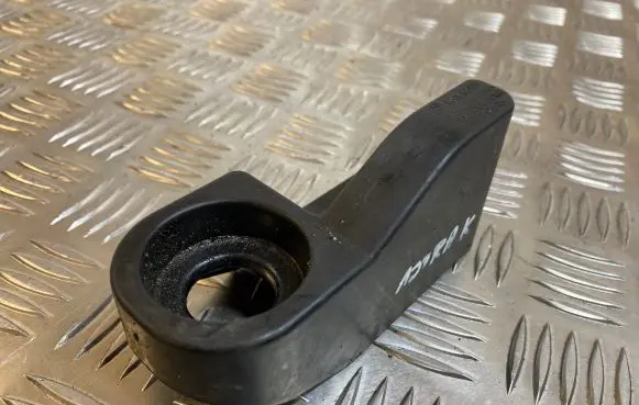 Radiator mount bracket