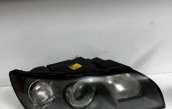 Volvo V50 Headlight/headlamp 30698886 0301198204