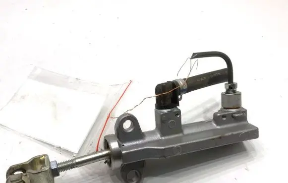 Honda CR-V Clutch slave cylinder 