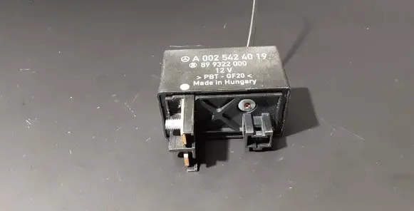 Mercedes-Benz Sprinter W901 W902 W903 W904 Glow plug pre-heat relay A0025424019 899322000