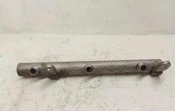 Mercedes-Benz CLS C219 Fuel main line pipe A6420702595 0817800385 A807163