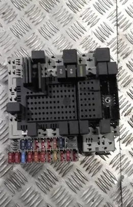 Volvo V70 Fuse module 8645729