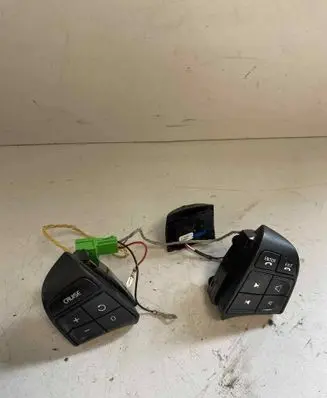 Volvo V50 Steering wheel buttons/switches 31313951 31313949 31295571