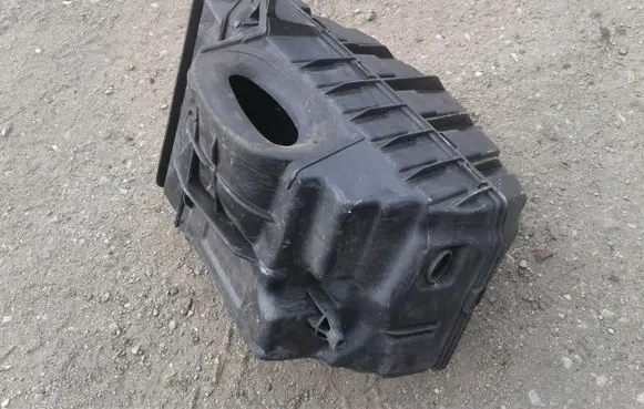 Renault Megane III Air filter box 8200947663