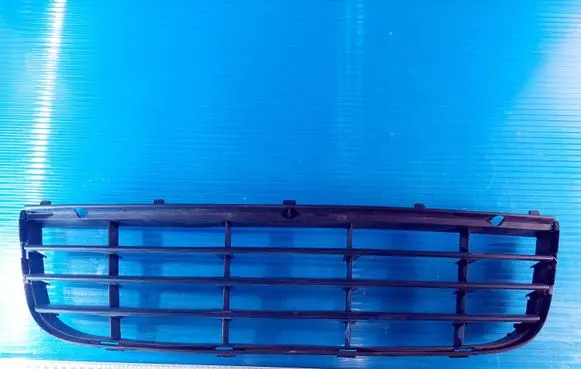 Volkswagen Jetta V Front bumper lower grill 1K0853677C