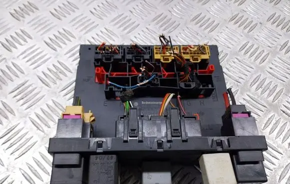 Volkswagen Golf V Voice control module 3C0937049AE
