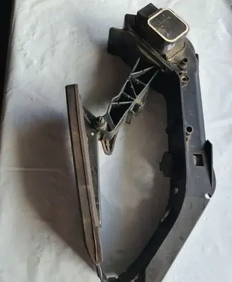 Mercedes-Benz C W203 Accelerator throttle pedal A2033000504