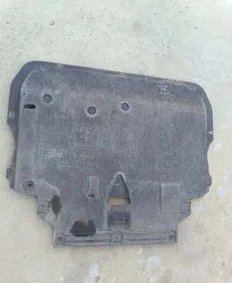 Volvo V40 Engine splash shield/under tray 31391440