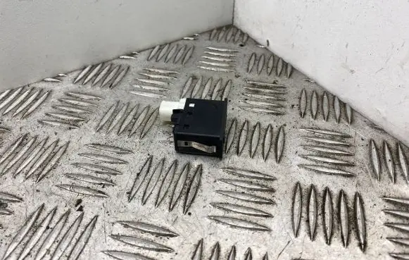 BMW 7 F01 F02 F03 F04 AUX in-socket connector 9237653
