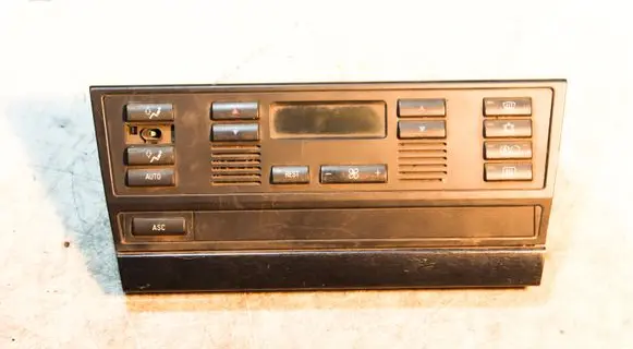 BMW 5 E39 Climate control unit 83911860 641183911860