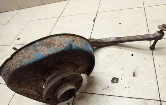 Audi 80 90 S2 B4 Rear wheel hub spindle/knuckle 
