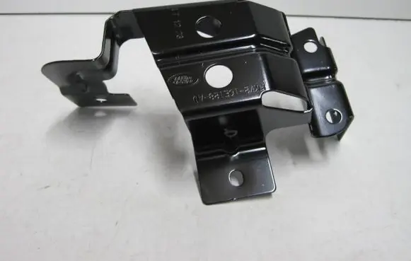 Land Rover Discovery Sport Fender mounting bracket FK7216E128AD LR010638 1582297