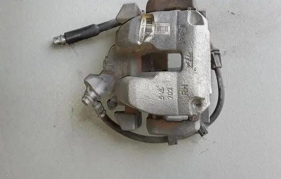 Peugeot 508 II Front brake caliper 9830798780