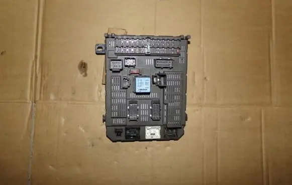 Citroen C5 Fuse module 9649301680
