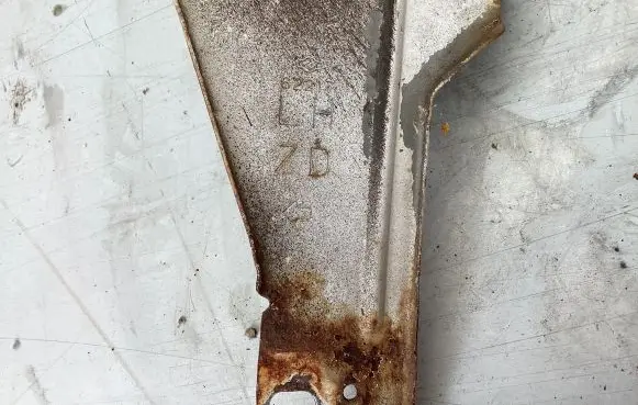 Nissan X-Trail T30 Headlight/headlamp mounting bracket 62217