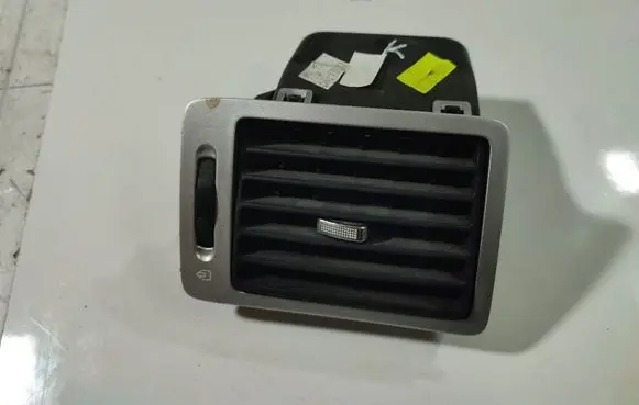 Peugeot 307 Dash center air vent grill F226330