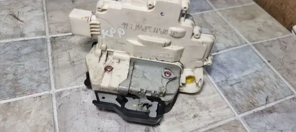Audi A4 S4 B7 8E 8H Front door lock 8E1937015AA